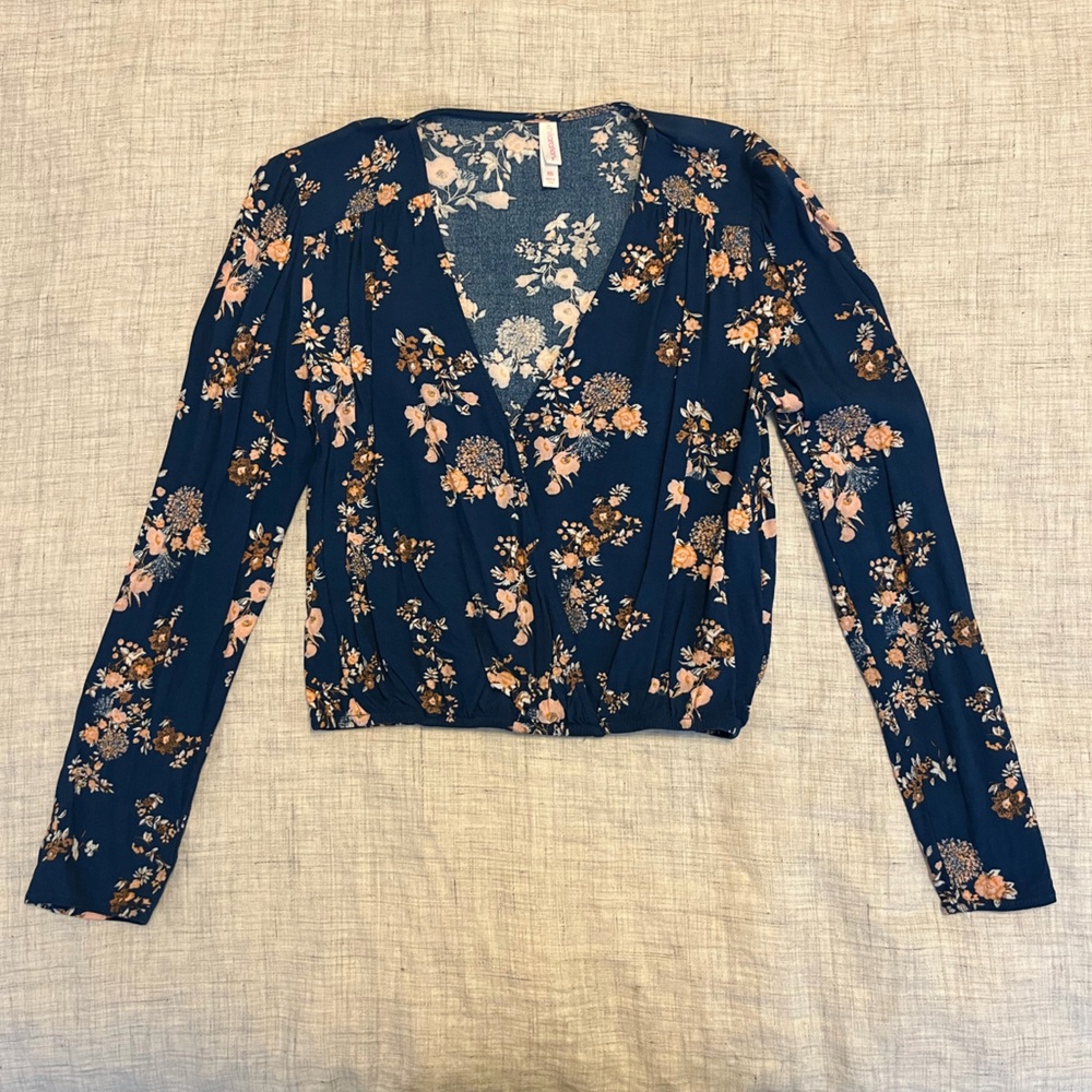 Xhiliration - Floral Wrap-Front Long Sleeve Crop Top - XS
